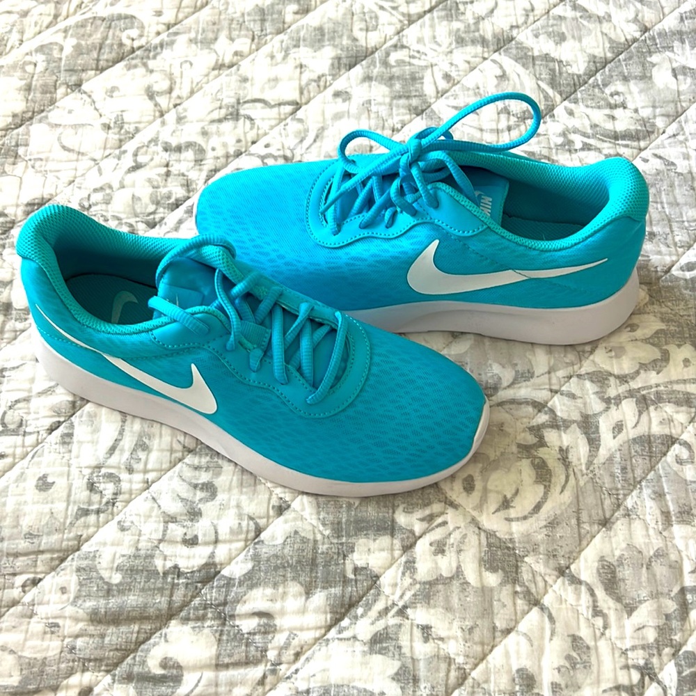 Nike teal sneakers size 8 never worn brand new